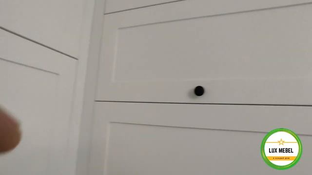 Кухня белая неоклассика в Краснодаре под заказ от Lux мебель - безупречная! Решетки, эмаль, Blum смотреть онлайн