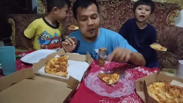 Mukbang enak 2 loyang pizza + boncabe level 30 || pengen kayak @tanboykun n @NexCarlos смотреть онлайн