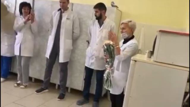 Прощание коллег с единственным хирургом ЦРБ Алагира Козаевой Яной попало на видео, 20 февраля 2020 смотреть онлайн