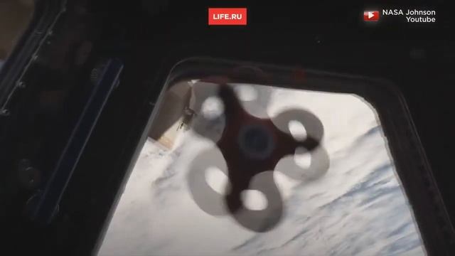 КАК БУДЕТ КРУТИТСЯ СПИННЕР В КОСМОСЕ?! Fidget spinner spinning in space! смотреть онлайн