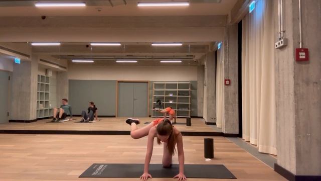 Горячая тренировка ягодиц и пресса ? #healthybody смотреть онлайн