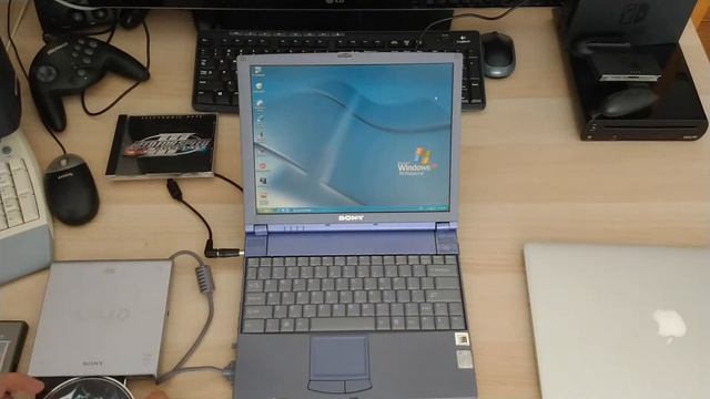 Sony Vaio PCG-Z505R UltraBook Overview (Running Windows XP with Pentium 2 Processor ) смотреть онлайн