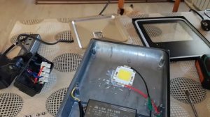 Разбираем прожектор.  Заказываем светодиодную матрицу на AliExpress