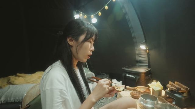 1초면 펼쳐지는 대형 원터치 모기장에서 하룻밤 | 시원한 캠핑장 | 여름에는 이거다! | 메쉬 쉘터 | 수육과 무말랭이 | 사각김밥 | 개똥이네애견캠핑장 смотреть онлайн