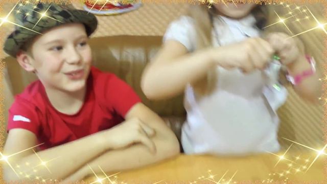 Пробуем американские сладости ОГРОМНАЯ ПОСЫЛКА 🍬🍭 Santa Claus Trying аmerican candy! смотреть онлайн