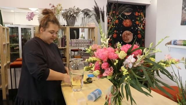 В гостях у Оксаны в цветочной мастерской "Ягель"//Как сохранить букет свежим смотреть онлайн