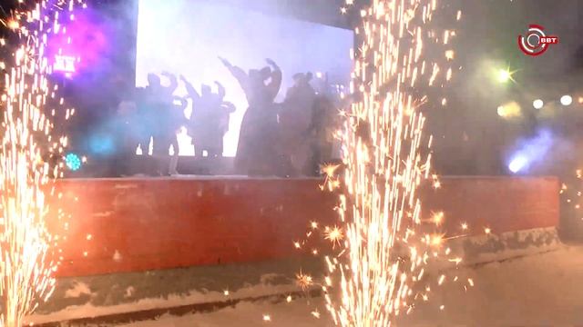 Дед мороз зажег елку в Венециановском сквере смотреть онлайн