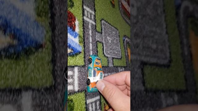 Машинка едет по дороге смотреть онлайн