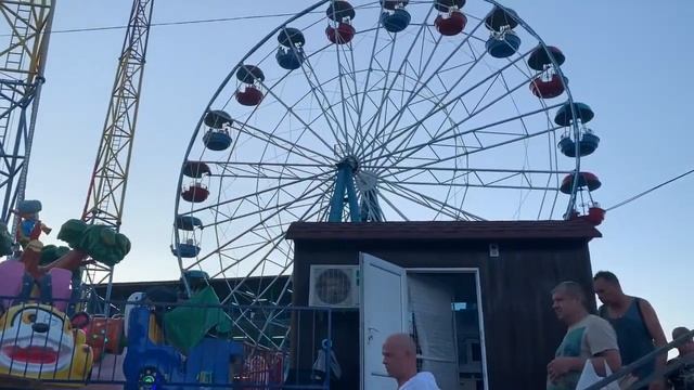 Крым. Судак. Аттракционы. Стало ещё больше развлечений! смотреть онлайн