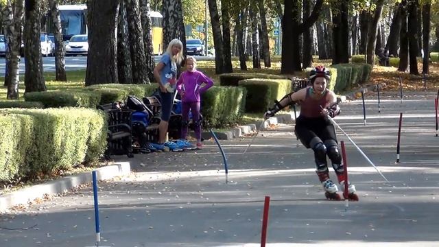 Роликовый слалом по чарликам. 4 октября 2020. Марина смотреть онлайн