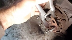 Замена оборванной шпильки задней ступицы.