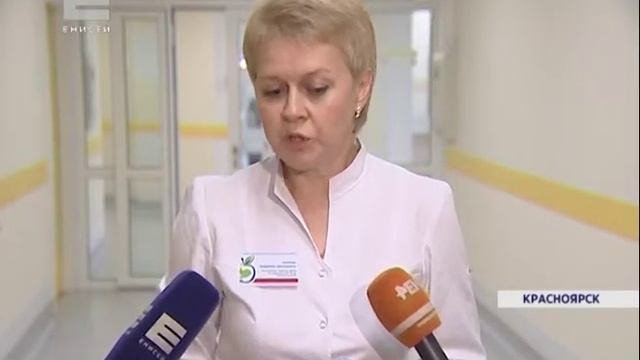 Красноярки связали для недоношенных новорожденных шапочки и игрушки в виде осьминогов смотреть онлайн