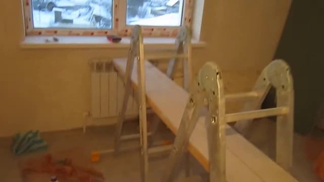 Работа в квартире нового дома ( осмотр потолка перед окраской ) смотреть онлайн