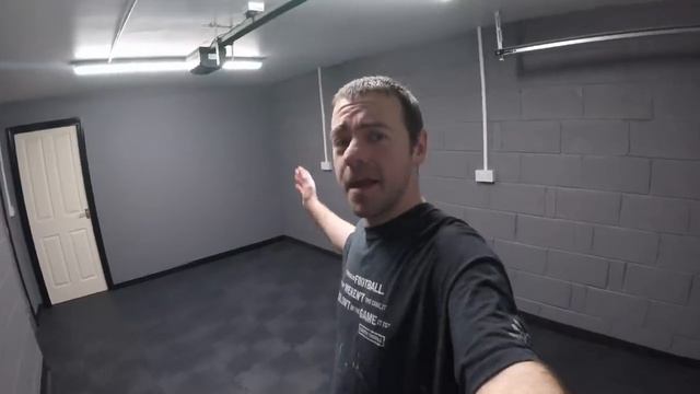 Detailing Garage On A Budget! (Flooring & Decorate) смотреть онлайн