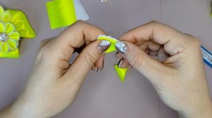 Бантики из атласной ленты 5 см .