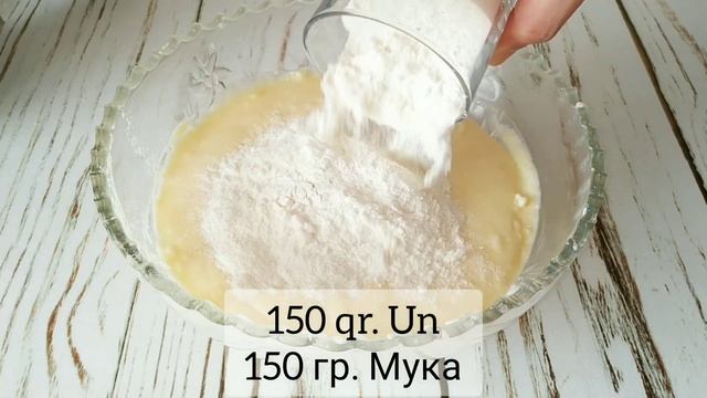 Пирог на скорую руку. Творожный пирог/Çox ləzzətli kəsmikli piroq смотреть онлайн