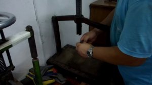 универсальный пресс для приклейки подошвы и набоек