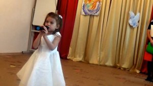 Маму я люблю,милую мою,и за это песенку пою