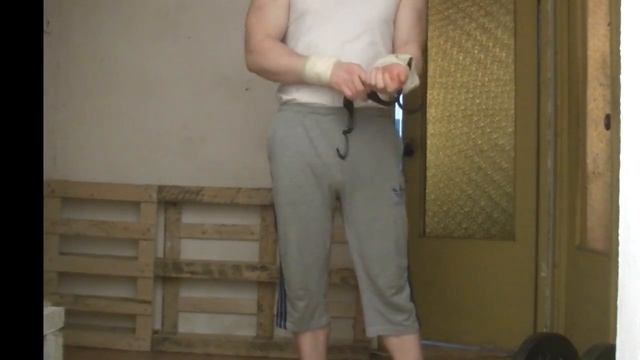 Попытка разорвать полицейские наручники