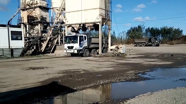 На погрузке асфальтом.
