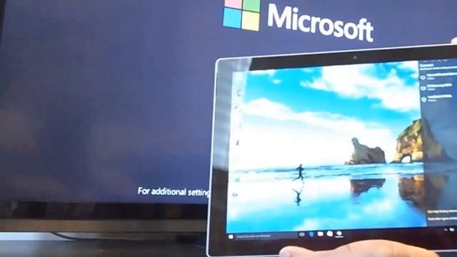 Microsoft Wireless Display Adapter Demo Using the Surface Pro 3 смотреть онлайн