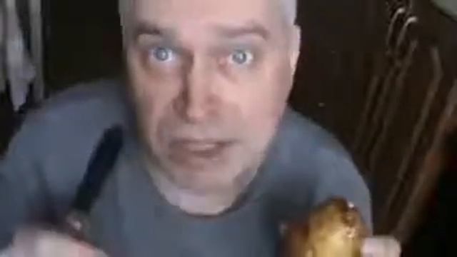 Видео про картошку — Как надо чистить картошку смотреть онлайн
