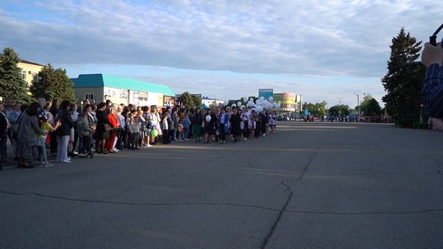 Парад выпускников СОШ 2 г. Зеленокумск смотреть онлайн