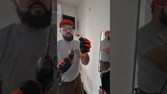 Как Закрепить полку или вешалку к стене. смотреть онлайн