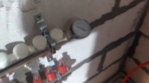 Опрессовка воздухом системы водяных теплых полов