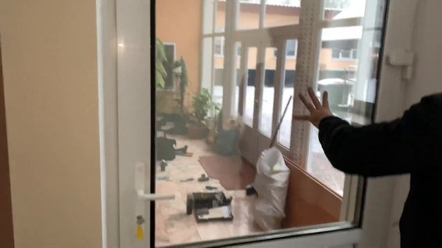 Убираем щель сверху двери. Регулировка двери пластиковой смотреть онлайн