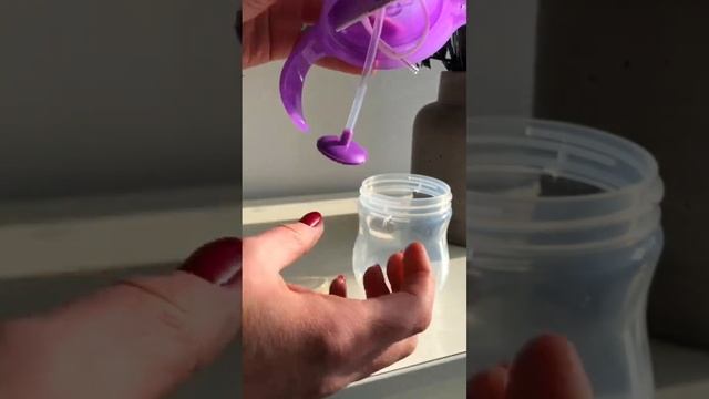 поильник-непроливайка с трубочкой смотреть онлайн