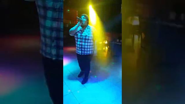 Iris cantando en el tulsingo bar dónde tu heres el artista con djk Kryztal смотреть онлайн