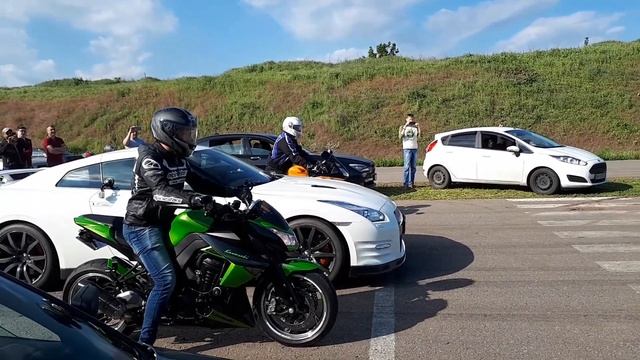 #Honda F4i 600cc Vs #Nissan Gtr Vs #kawasakiz1000