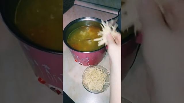 Миниварка электрическая. Готовим куриную лапшу смотреть онлайн