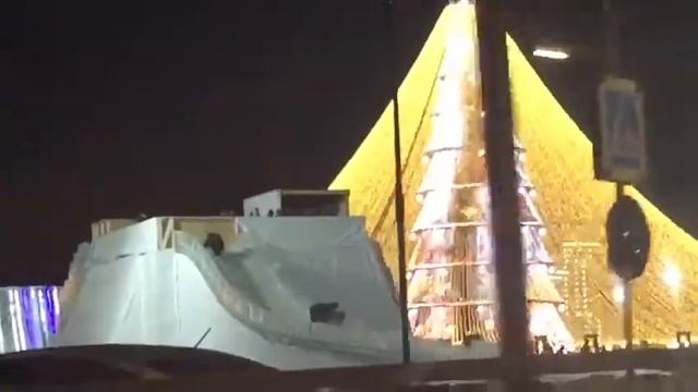 Строительство ледяной горки длиной в 150 метров . Казань . Чаша смотреть онлайн