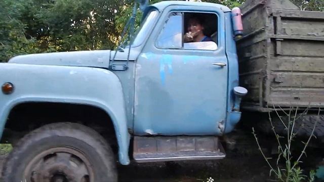 Газ 52 и Юмз эо2621 гружу, вожу, ровняю дорогу.