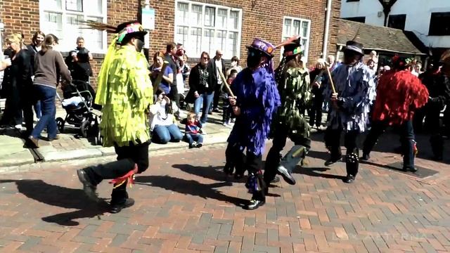 Morris Dancing at the Rochester Sweeps Festival смотреть онлайн