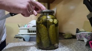 КАК ОТКРЫТЬ БАНКУ С ОГУРЦАМИ  (полезные советы)