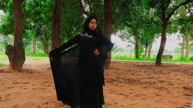 Sabuwar Waka (Farin Wata) Umar MB Ft. Aminu Haske and Rumaisat Latest Hausa Song 2020 смотреть онлайн
