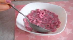 24 ЧАСА ЕДИМ ТОЛЬКО РОЗОВОЕ/Видео Анютка малютка