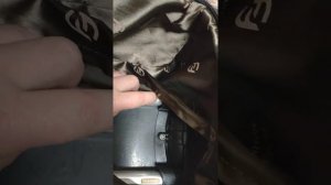 Что делать, если заклинила выдвижная ручка чемодана в открытом положении