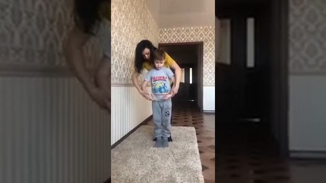 Работа над ошибками Позиции ног в классическом танце. Студия танцевальной акробатики "Подрастайка" смотреть онлайн