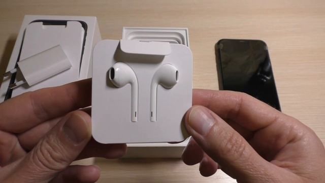 iPhone 11 Unboxing, First Look смотреть онлайн