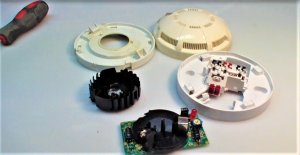 Мастерская. Как устроен дымовой пожарный датчик..