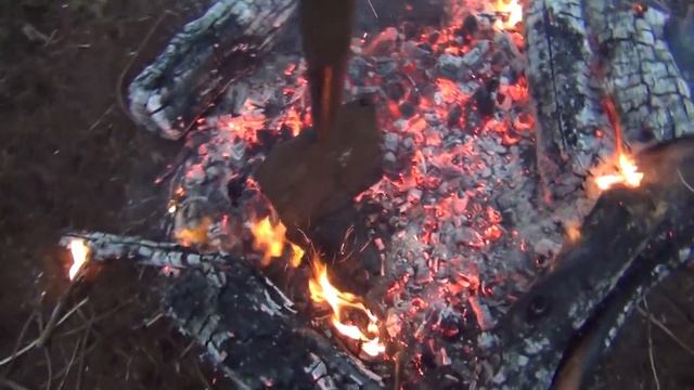 Baking Bread on an open Fire! смотреть онлайн