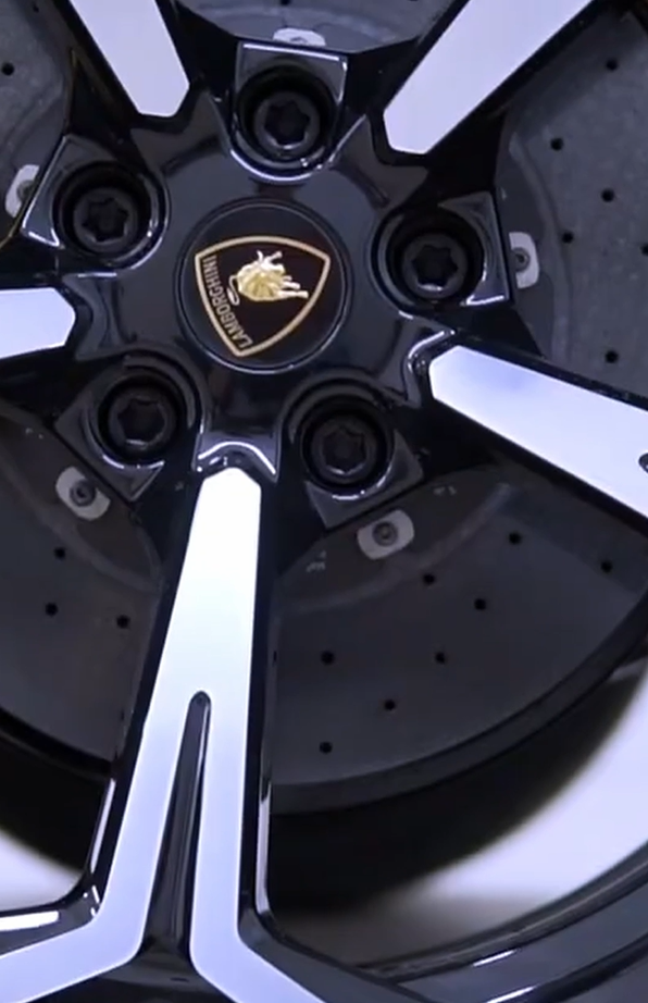 Бронирование Lamborghini Urus антигравийной пленкой DELTASKIN® MOLECKULA® смотреть онлайн