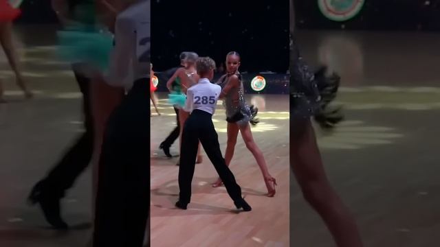 Casablanca Remix ( Hoang Tien Nga dance Ivan Korolkov_Nika Voitko) смотреть онлайн