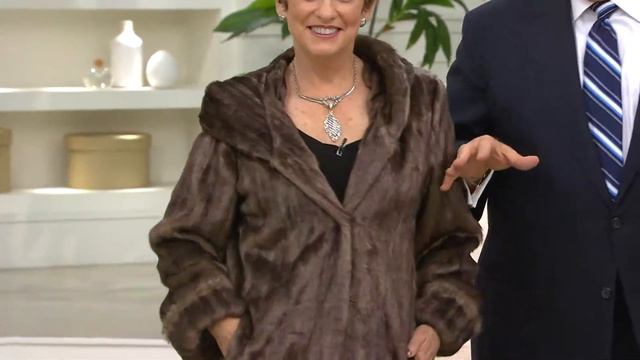 Dennis Basso Platinum Faux Fur Jacket with Hood with Leah Williams смотреть онлайн