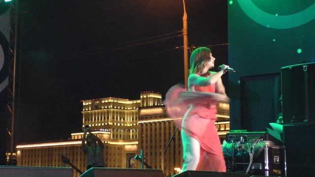 Юлия Савичева - Любовь найдёт (Парк горького Радио дача 07 09 2019) смотреть онлайн