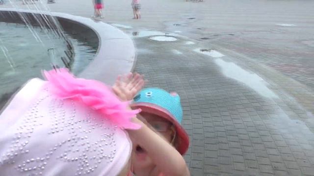 VLOG.Море!Монетки в фонтан, классные веселые белки.VLOG. The sea! Coins in the fountain, смотреть онлайн